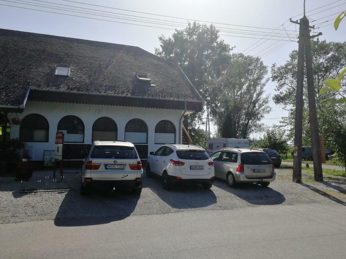 Margareta Etterem Es Vendeghaz Gasthaus Balatonberény Eksteriør bilde